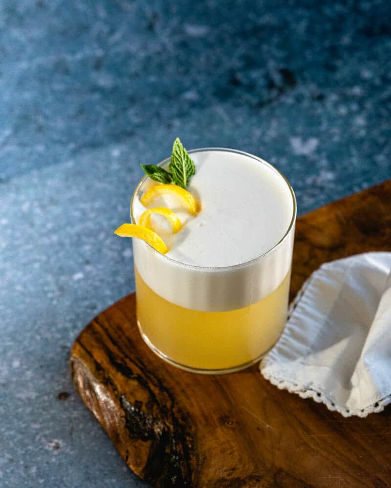 Gin fizz cocktail